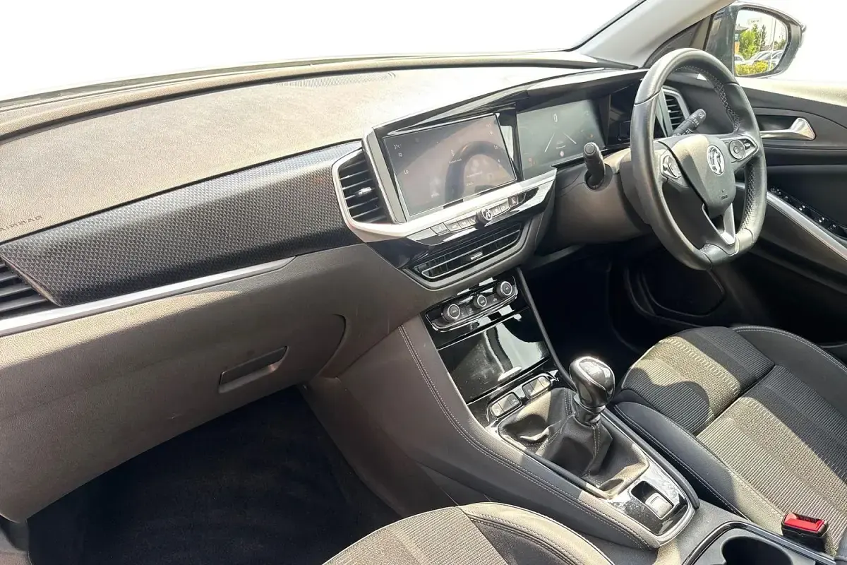 Used Vauxhall Grandland X S 130 HP (95 kW) 2023 White SUV