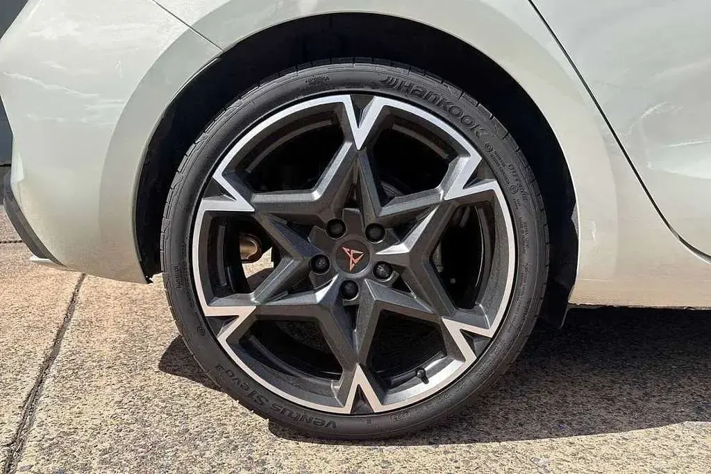 Used Cupra Leon 150 HP (110 kW) 2025 Grey Hatchback