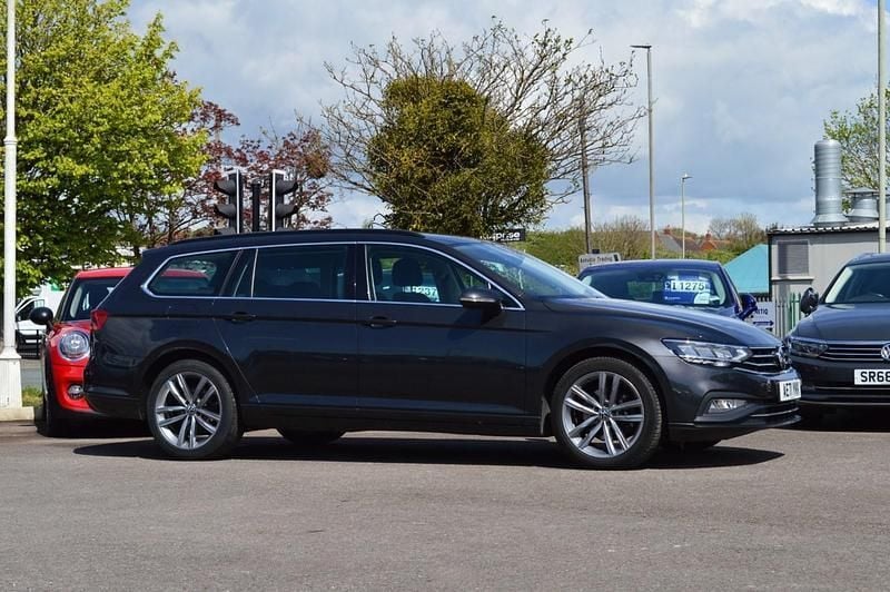 Manganese grey Used 2021 VW Passat SE Estate | £17,470 (Good price) - Image 1/4