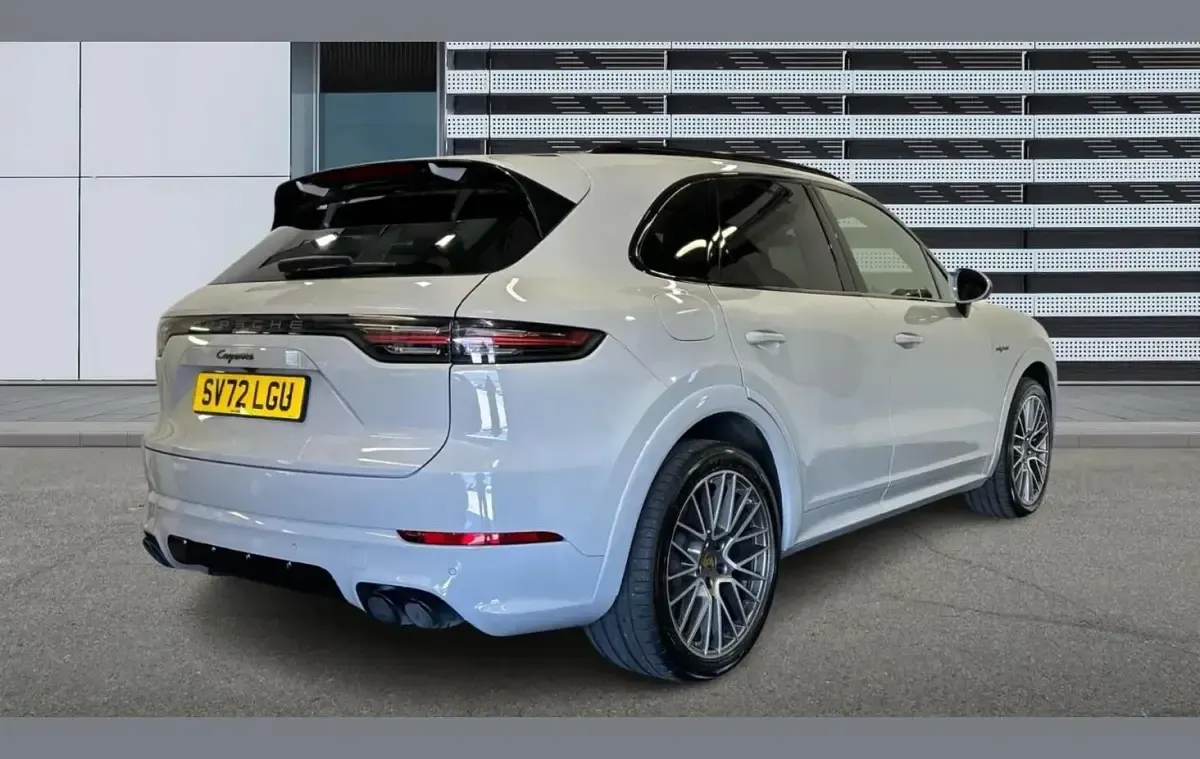 Used Porsche Cayenne E-Hybrid Platinum Edition 456 HP (335 kW) 2022 Grey SUV