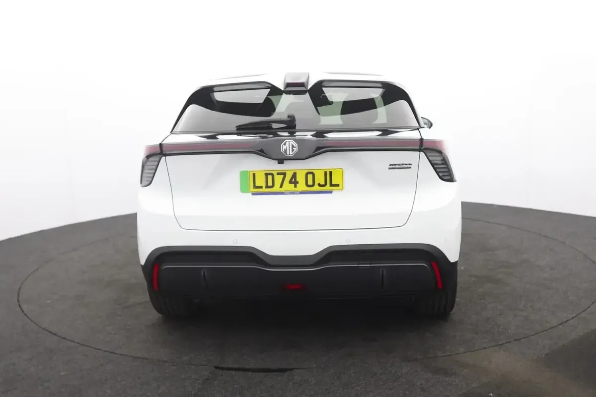 Used MG MG4 EV Trophy 2024 White Hatchback