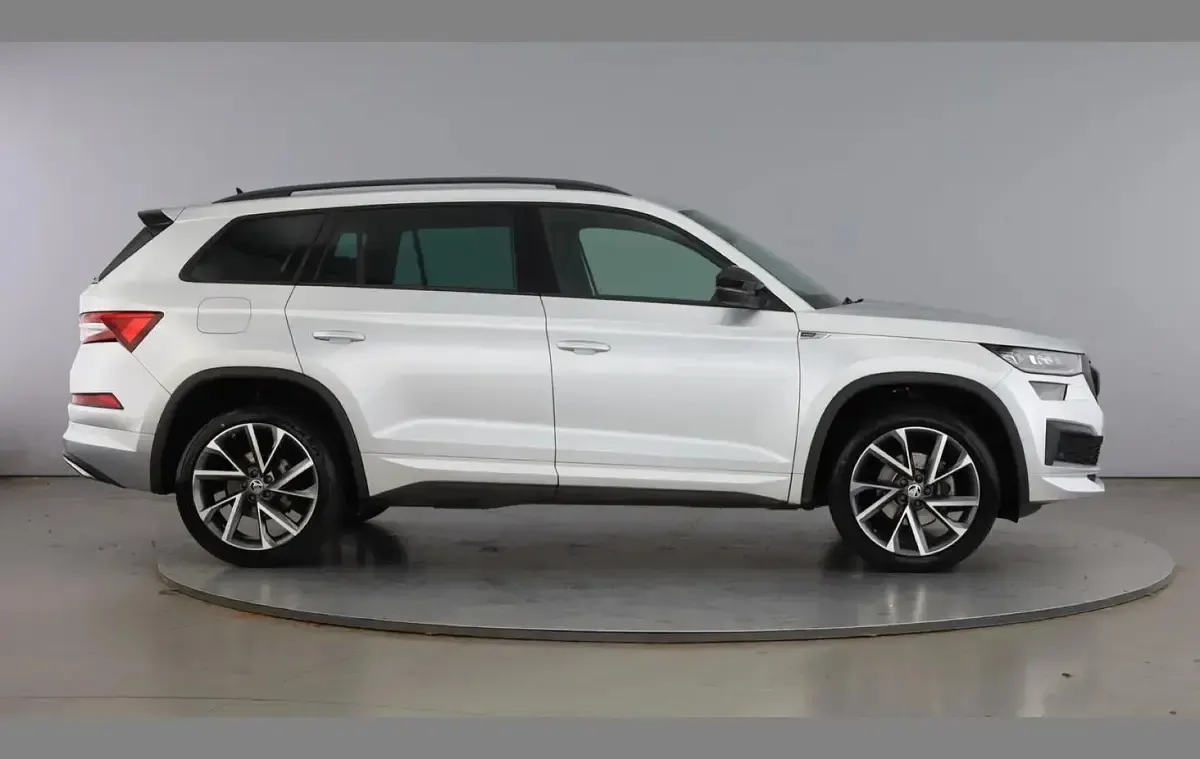 Used Skoda Kodiaq SportLine 150 HP (110 kW) 2023 Brilliant silver metallic SUV