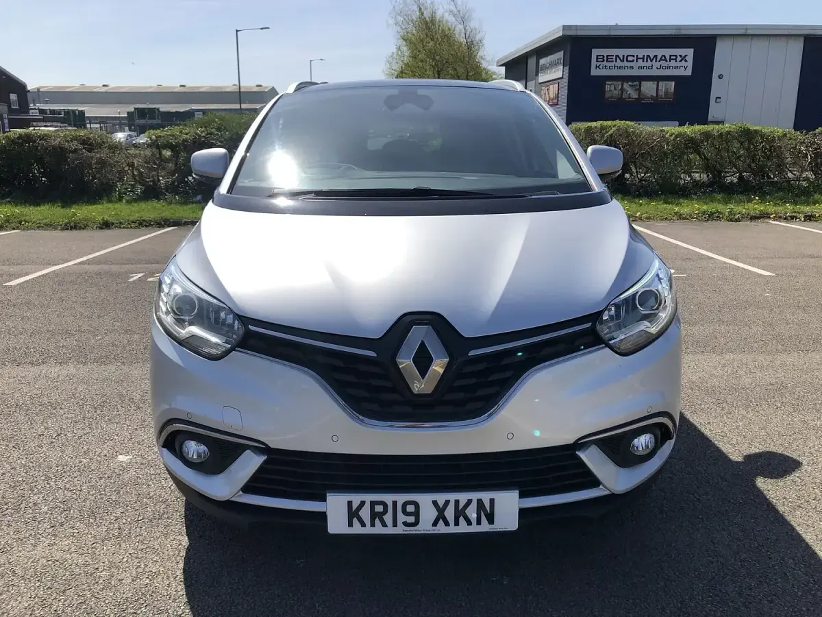 Used Renault Scénic IV Signature 2019 Silver MPV