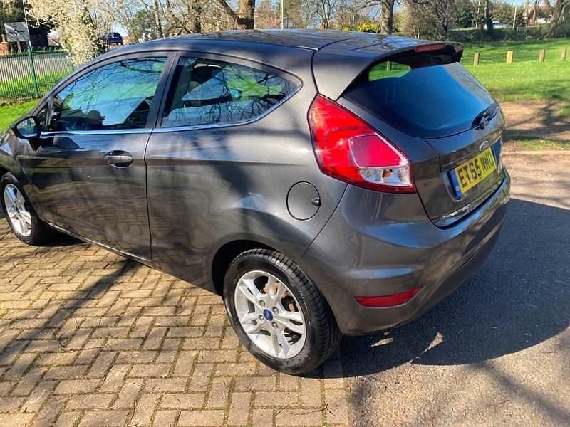 Used Ford Fiesta Zetec 82 HP (60 kW) 2016 Grey Hatchback