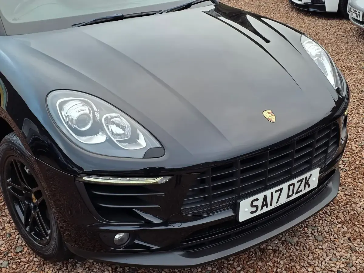 Used Porsche Macan 258 HP (189 kW) 2017 Black SUV