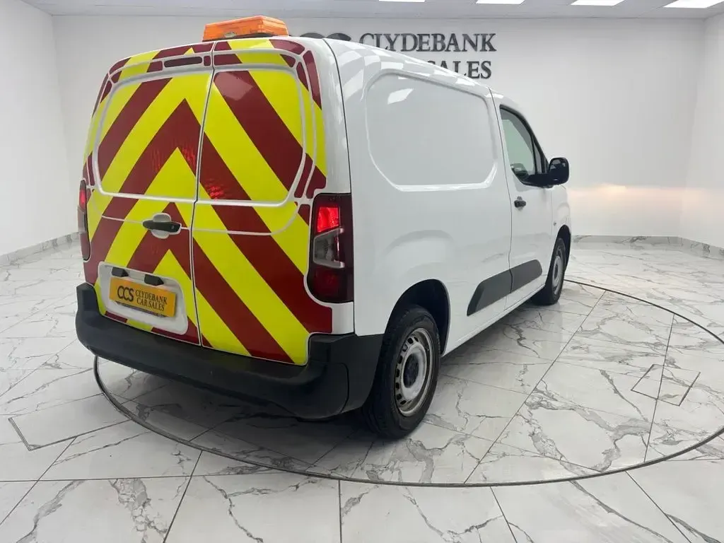 Used Citroën Berlingo 75 HP (55 kW) 2021 White MPV