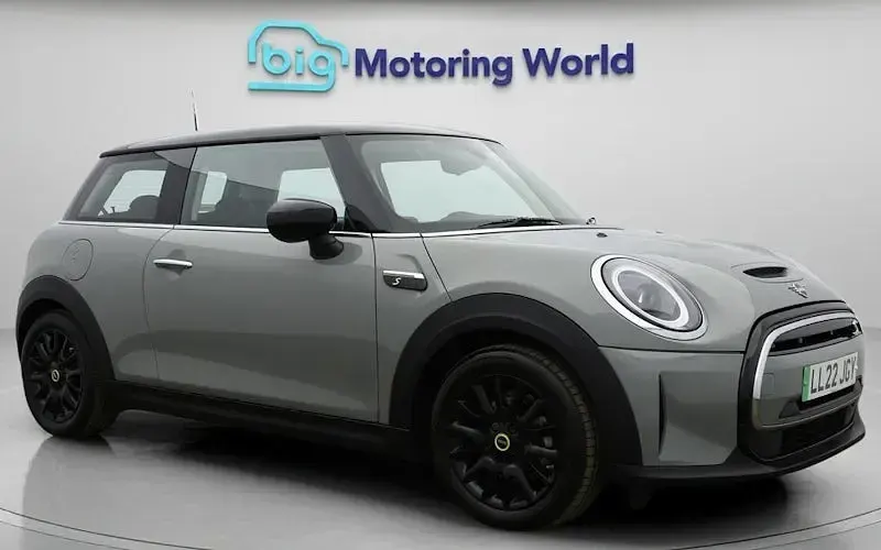Used Mini Cooper Level 1 135 kW (184 HP) 2022 Hatchback