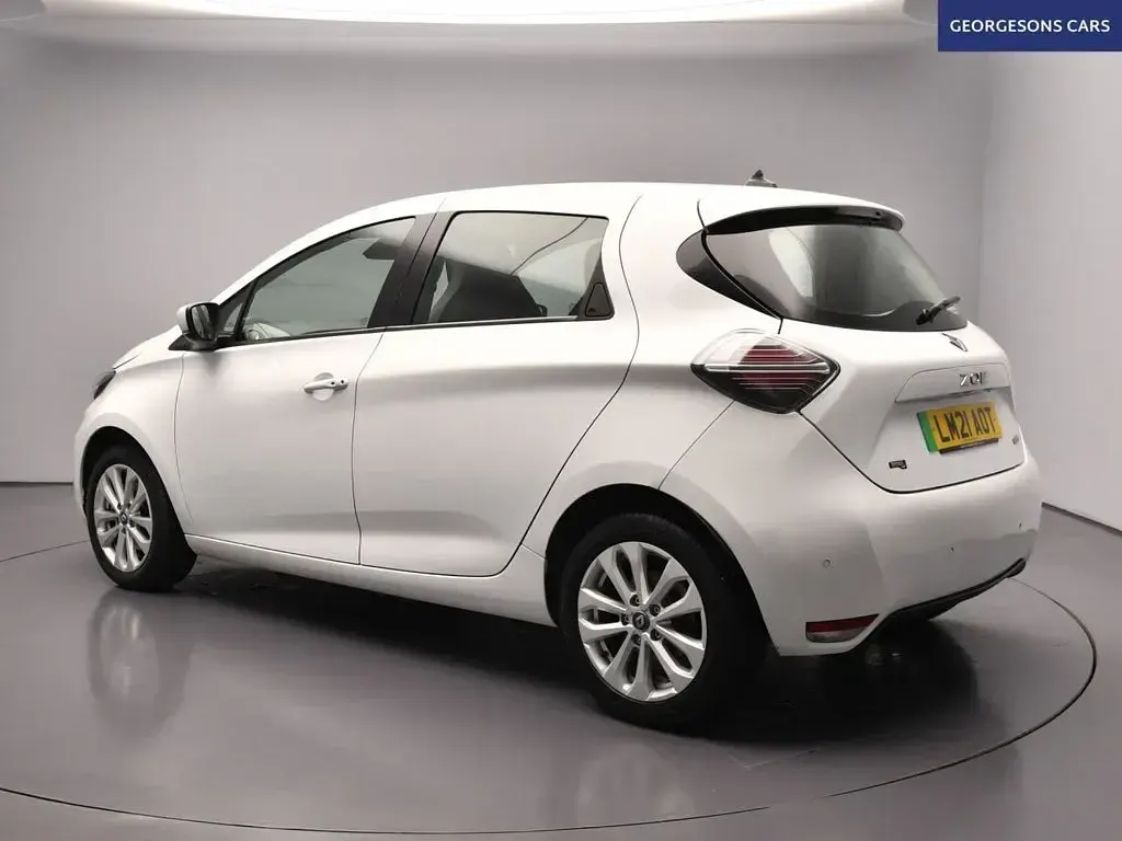 Used Renault Zoe Iconic 100 kW (136 HP) 2021 White Hatchback