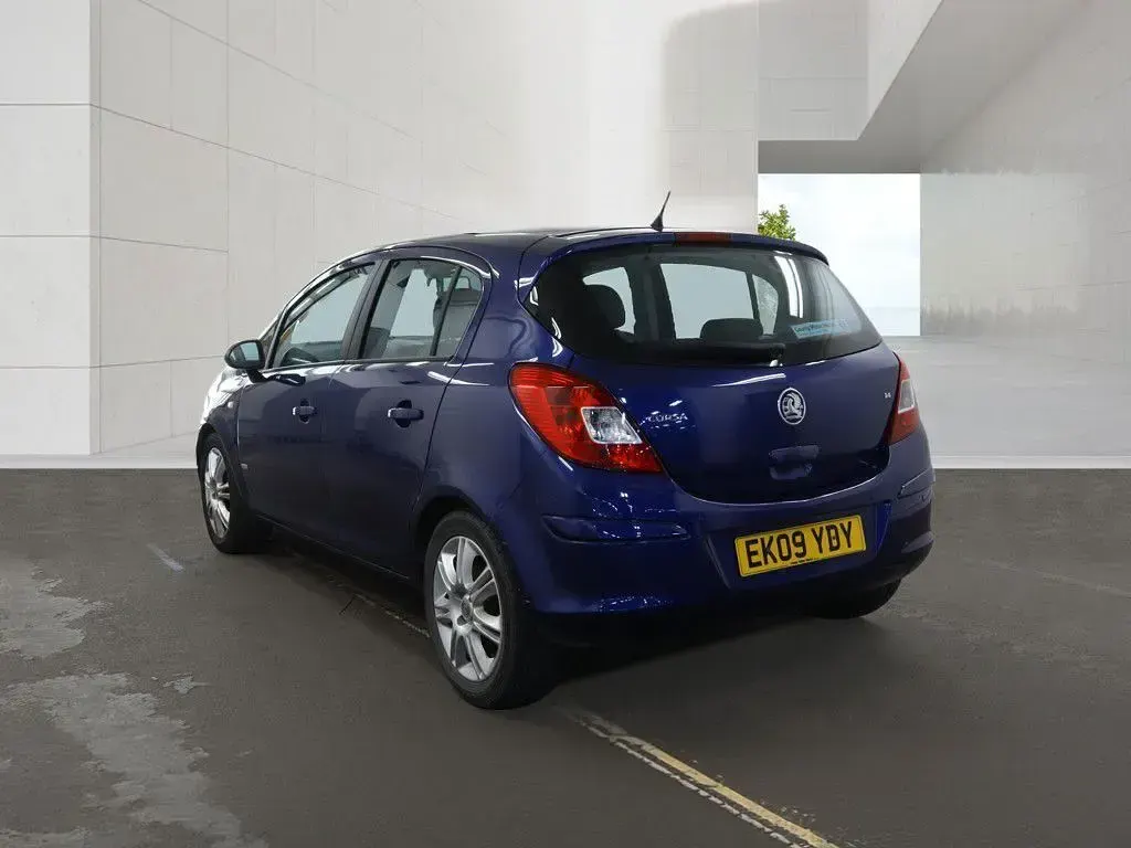 Used Vauxhall Corsa Design Edition 89 HP (65 kW) 2009 Blue Hatchback