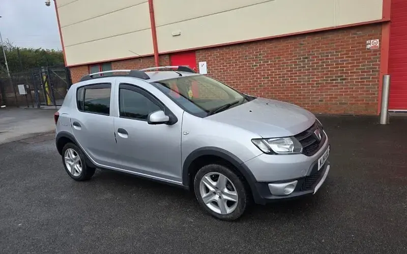 Used Dacia Sandero Lauréate 90 HP (66 kW) 2014 Silver Hatchback