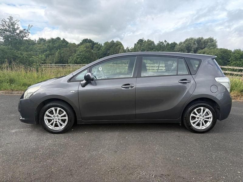Used Toyota Verso 2011 Grey MPV
