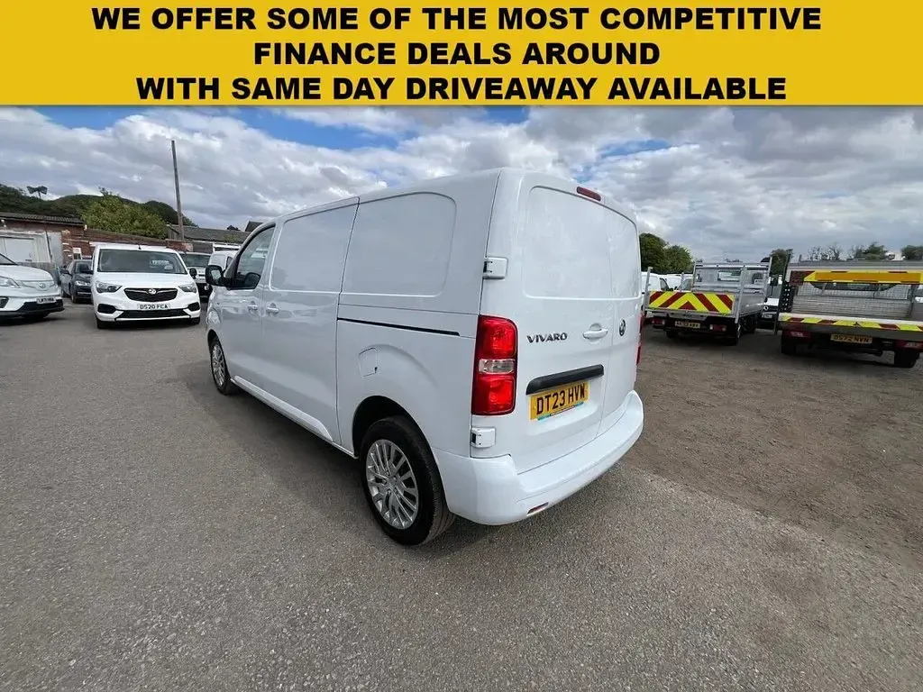 Used Vauxhall Vivaro S 100 HP (73 kW) 2023 White MPV