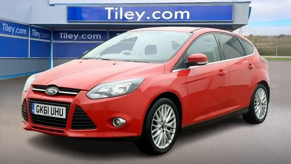 Usado Ford Focus Zetec 125 HP (91 kW) 2011 Vermelho Citadino