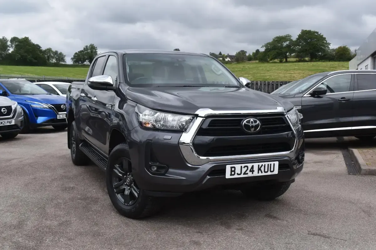 Used Toyota HiLux 150 HP (110 kW) 2024 Grey Pickup
