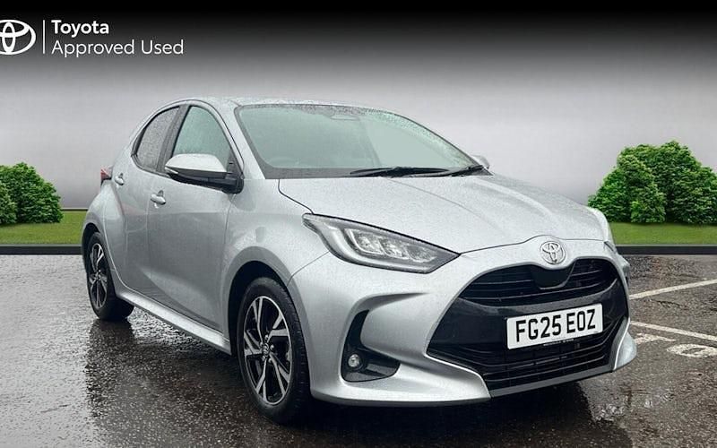 Used Toyota Yaris Hybrid Design 116 HP (85 kW) 2025 Silver Hatchback