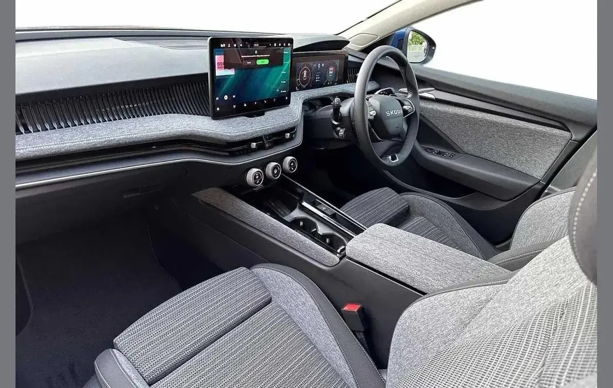 New Skoda Superb SE Technology 150 HP (110 kW) 2026 Cobalt blue metallic Estate