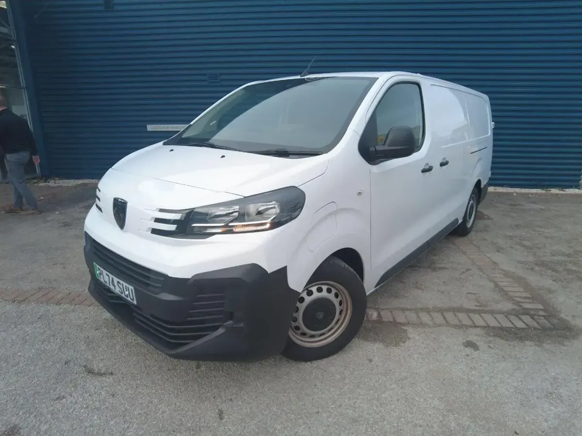 Neu Peugeot e-Expert 98 kW (134 PS) 2025 Weiß Van