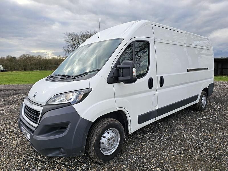White Used 2017 Peugeot Boxer Van | £5,995 (Fair price) - Image 1/4
