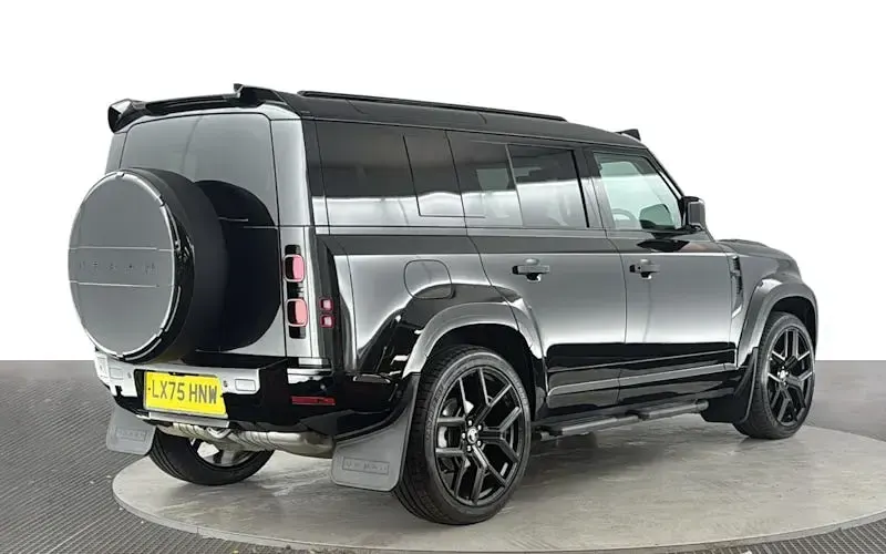 Used Land Rover Defender S 250 HP (183 kW) 2024 SUV