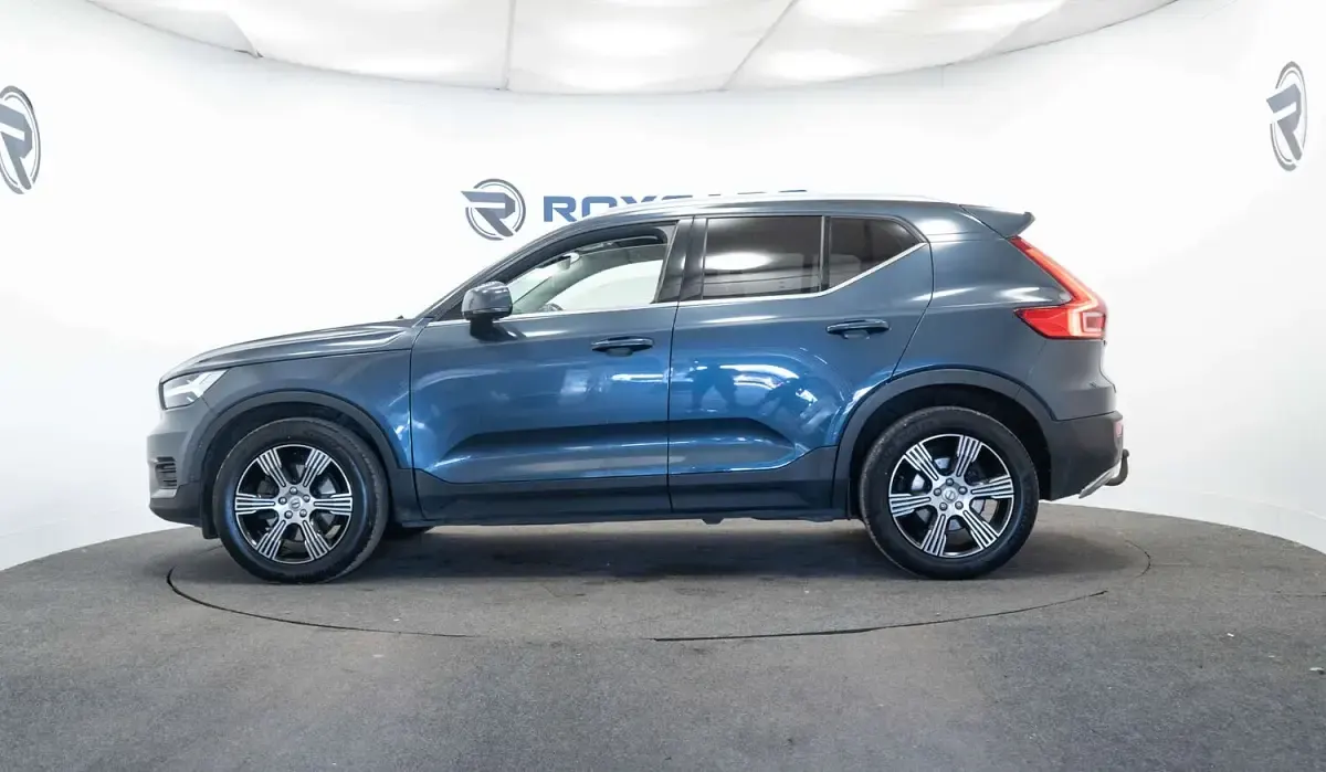 Used Volvo XC40 Inscription 197 HP (144 kW) 2021 Blue SUV