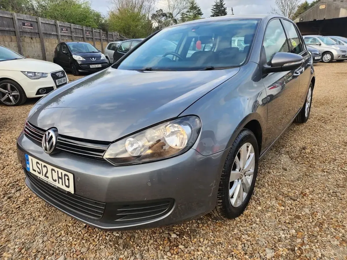 Usado VW Golf VII Match 105 HP (77 kW) 2012 Cinzento Citadino