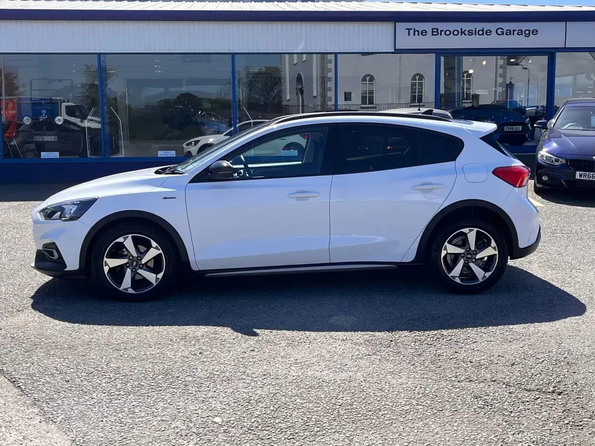 Second-hand Ford Focus Active 125 CP (91 kW) 2021 Alb Hatchback