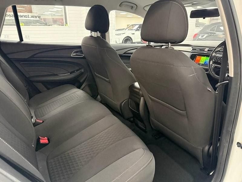 Used MG MG5 EV Excite 52 kW (72 HP) 2021 White Estate