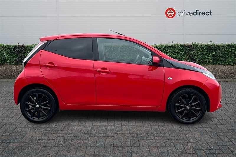 Used Toyota Aygo x-style 68 HP (50 kW) 2018 Red Hatchback