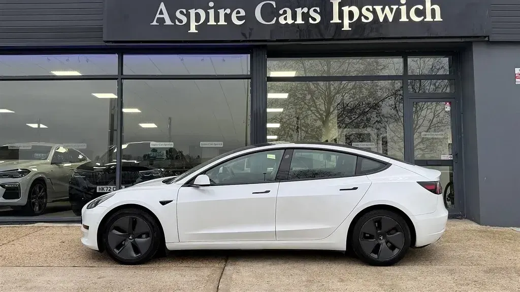 Usado Tesla Model 3 Standard Range Plus 239 kW (325 HP) 2020 Branco Sedan
