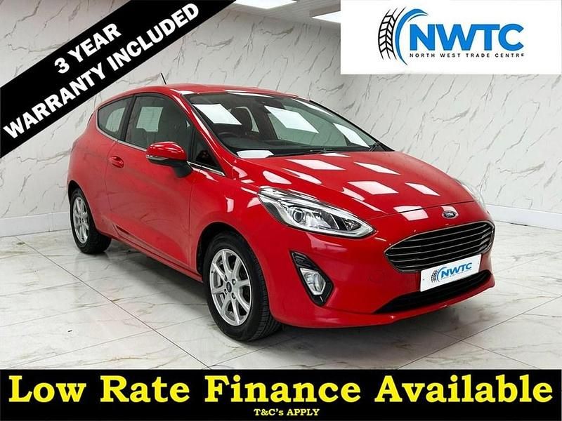 Red Used 2017 Ford Fiesta Zetec Hatchback | £6,495 (Fair price) - Image 1/4