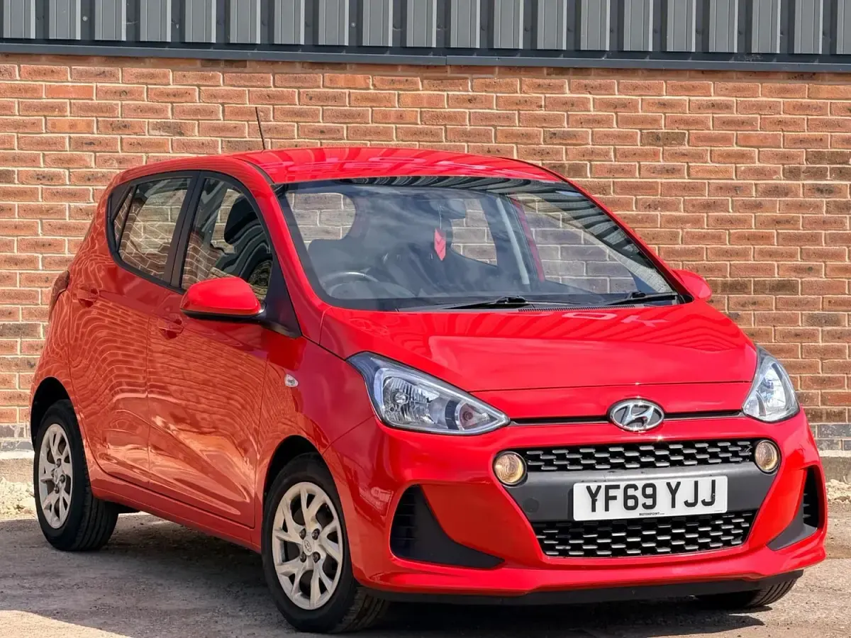 Used Hyundai i10 SE 66 HP (48 kW) 2019 Red Hatchback