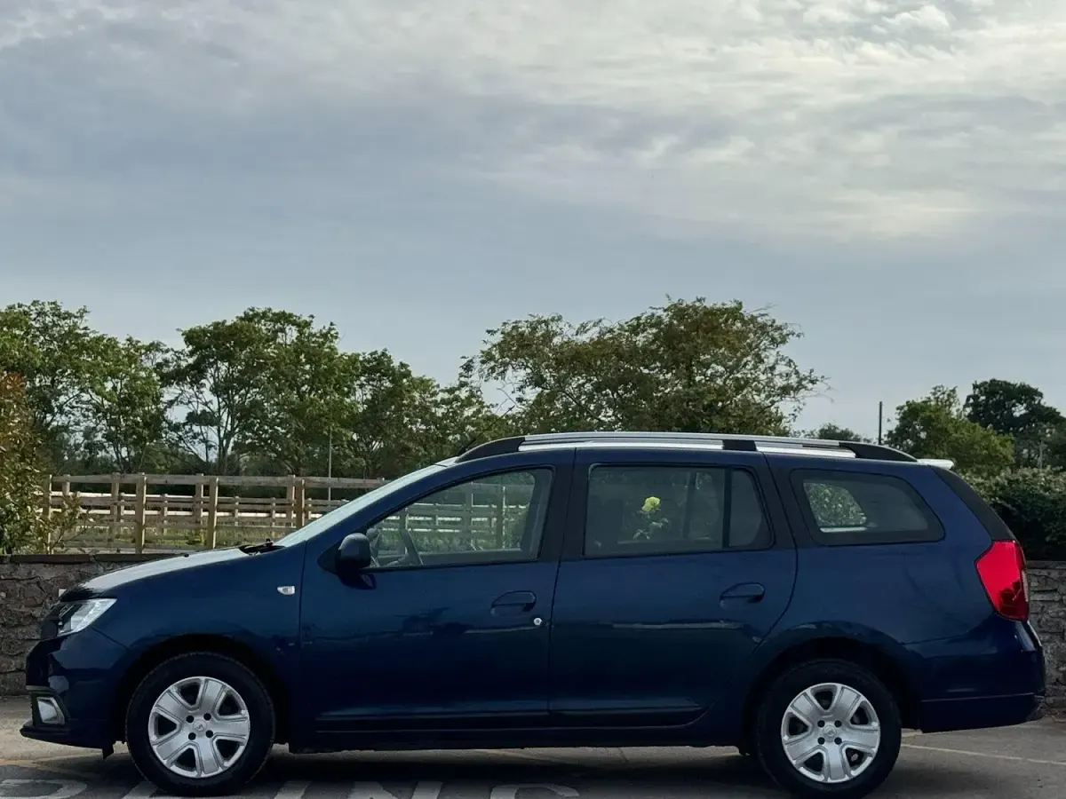 Used Dacia Logan MCV Comfort 90 HP (66 kW) 2019 Blue Estate