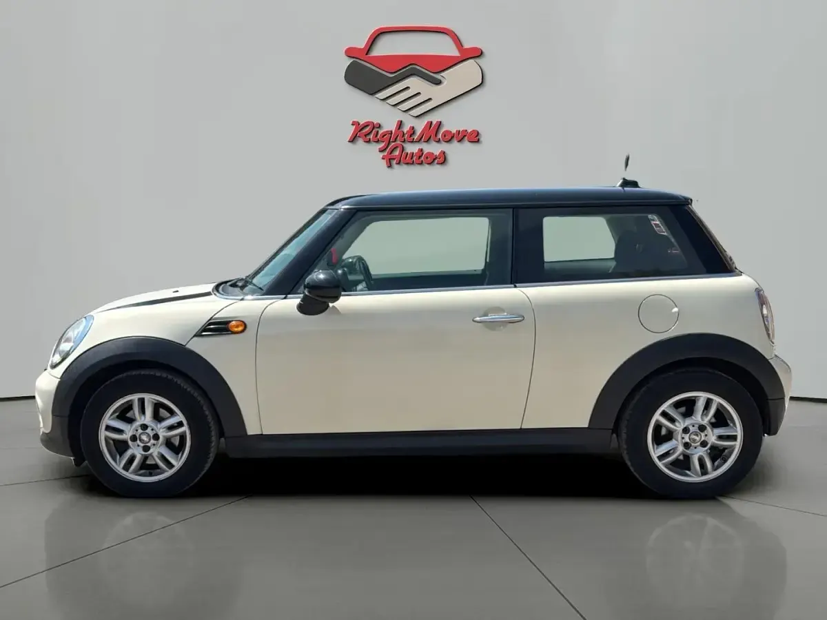 Used Mini Cooper Hatch 122 HP (89 kW) 2012 White Hatchback