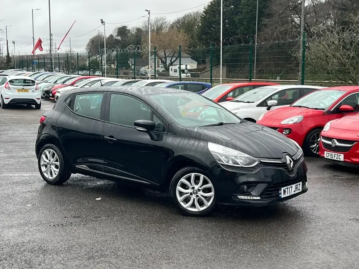 Used Renault Clio Dynamique 90 HP (66 kW) 2017 Black Hatchback