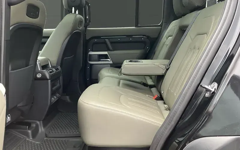 Used Land Rover Defender HSE 300 HP (220 kW) 2024 SUV