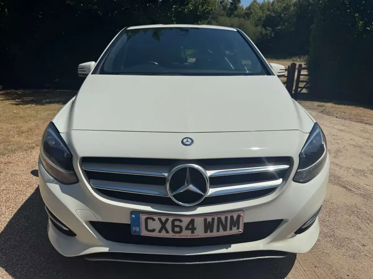 Used Mercedes B180 SE 2015 White Hatchback