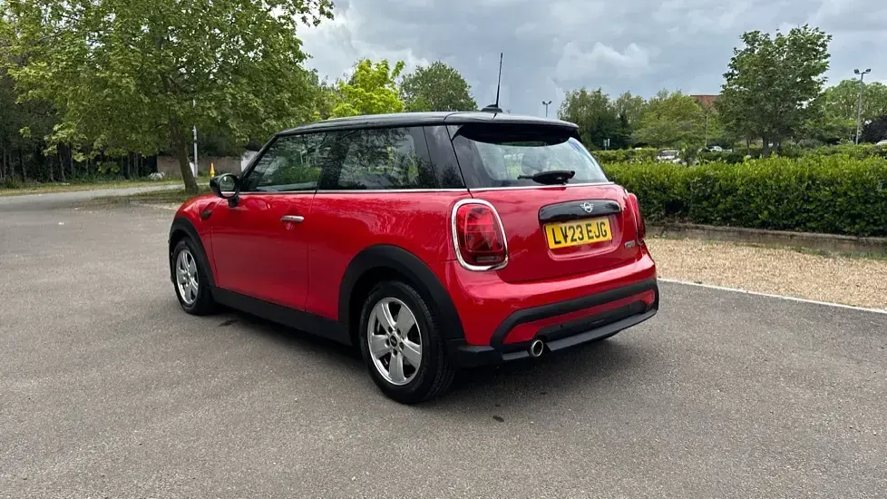 Usado Mini Cooper Classic 134 HP (98 kW) 2023 Vermelho Citadino