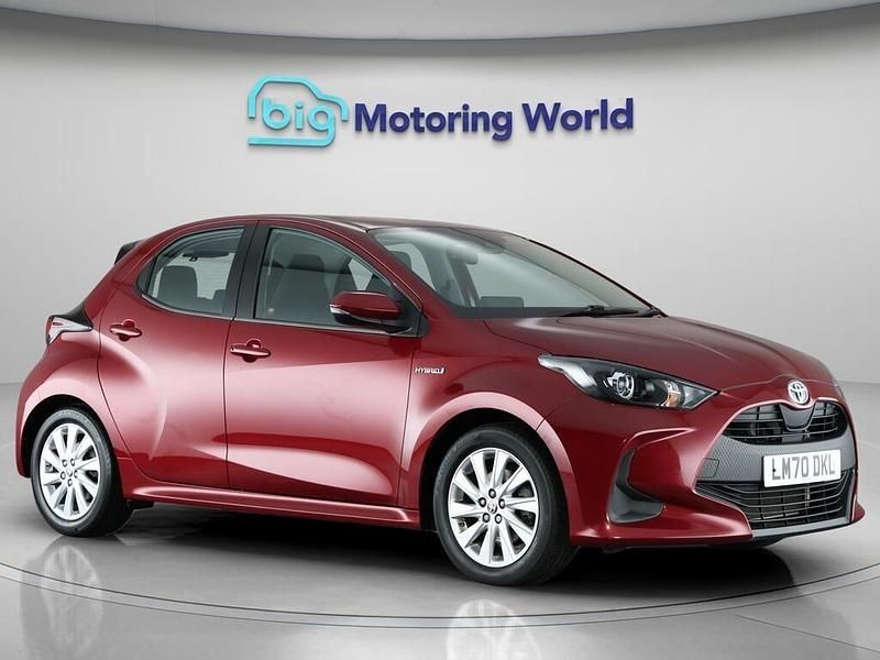 Red Used 2020 Toyota Yaris Hybrid Hatchback | £14,500 (Good price) - Image 1/4