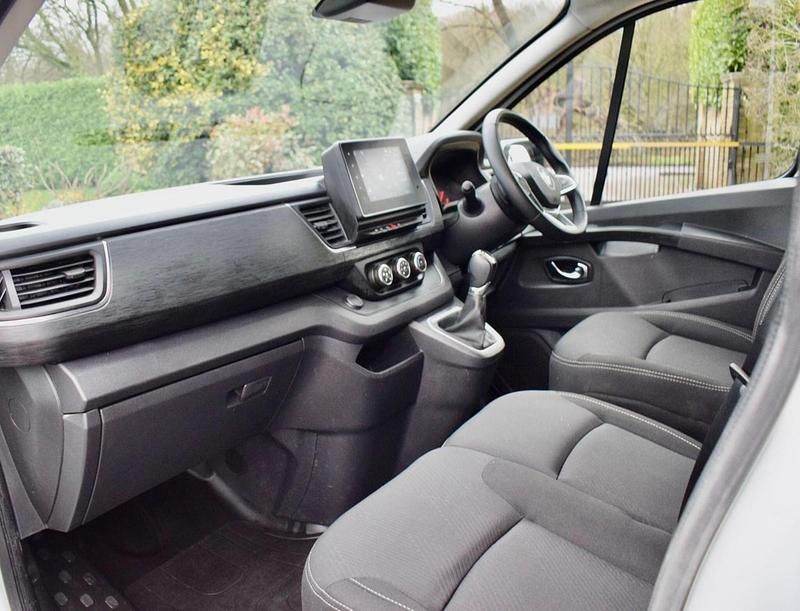Gebraucht Renault Trafic 148 PS (108 kW) 2023 Weiß Van / Kleinbus