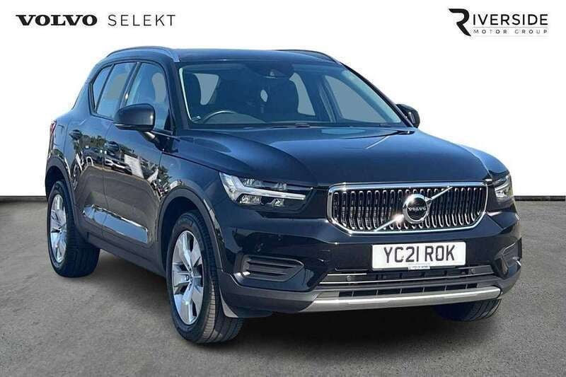 Onyx black Used 2021 Volvo XC40 Momentum SUV | £19,450 (Fair price) - Image 1/4