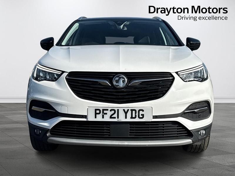 Used Vauxhall Grandland X Edition 130 HP (95 kW) 2021 White SUV