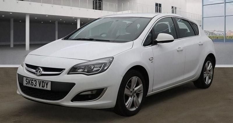Used Vauxhall Astra SRi 2013 White Hatchback