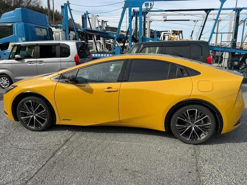 Usado Toyota Prius 2023 Amarelo Citadino