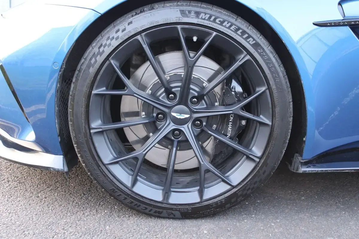 Used Aston Martin V8 Vantage 665 HP (489 kW) 2025 Blue Cabriolet