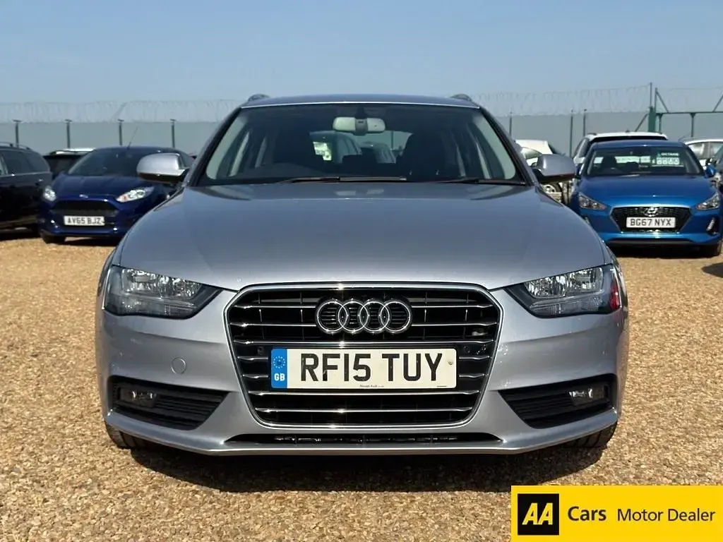 Usado Audi A4 Advanced 190 HP (139 kW) 2015 Prateado Carrinha