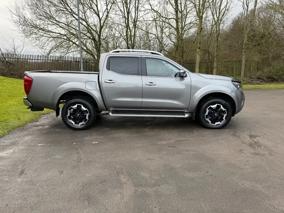 Used Nissan Navara Tekna 190 HP (139 kW) 2021 Grey Pickup
