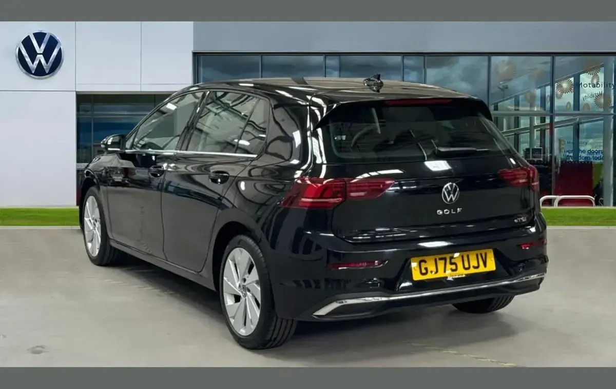 Used VW Golf VIII Style 147 HP (108 kW) 2025 Black Hatchback