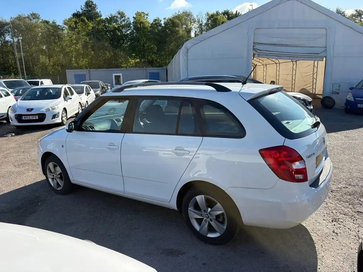 Used Skoda Fabia GreenLine 75 HP (55 kW) 2014 White Estate