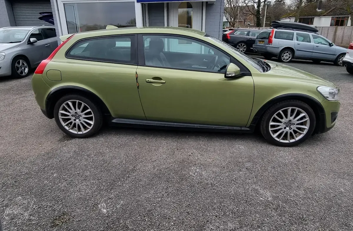Used Volvo C30 SE Lux 106 HP (77 kW) 2010 Green Hatchback