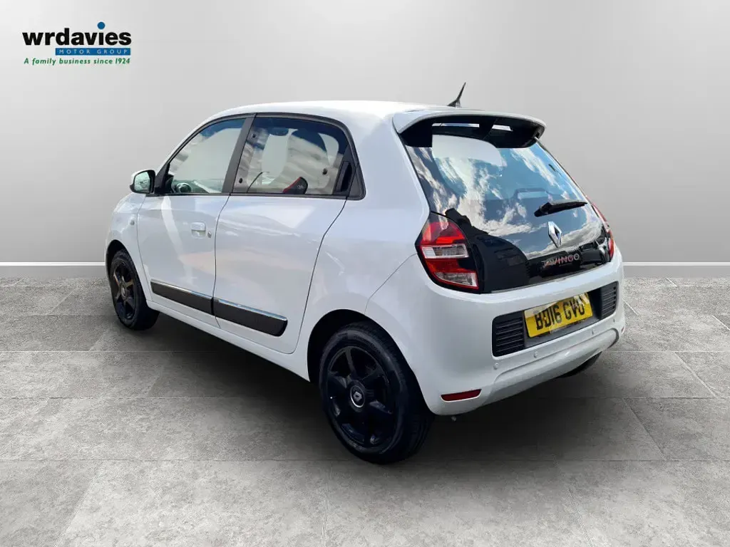Used Renault Twingo Dynamique 110 HP (80 kW) 2016 White Hatchback